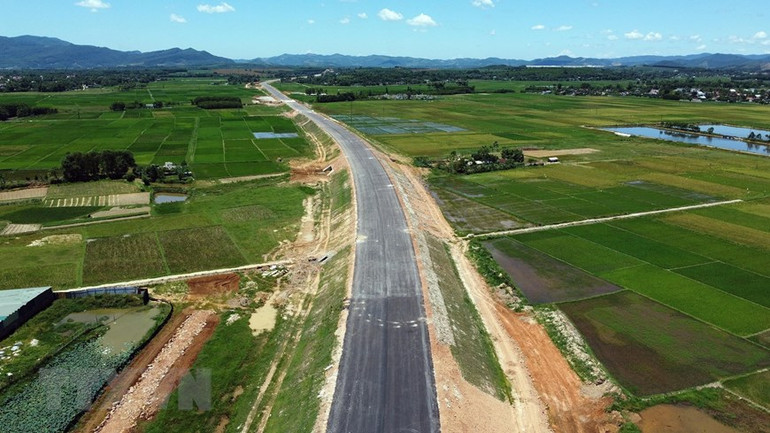 Cao tốc Quốc lộ 45-Nghi Sơn rộng 17m, 4 làn xe, tốc độ khai thác tối đa 80km/giờ. (Ảnh: Huy Hùng/TTXVN)