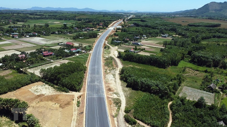 Cao tốc Quốc lộ 45-Nghi Sơn đủ điều kiện cho xe đi vào từ ngày 1/9. (Ảnh: Huy Hùng/TTXVN)