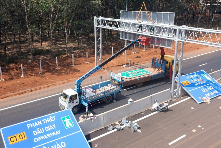 [Ảnh] Cao tốc Phan Thiết-Dầu Giây trước giờ thông xe ảnh 7