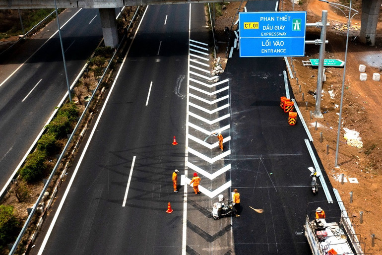 [Ảnh] Cao tốc Phan Thiết-Dầu Giây trước giờ thông xe ảnh 5