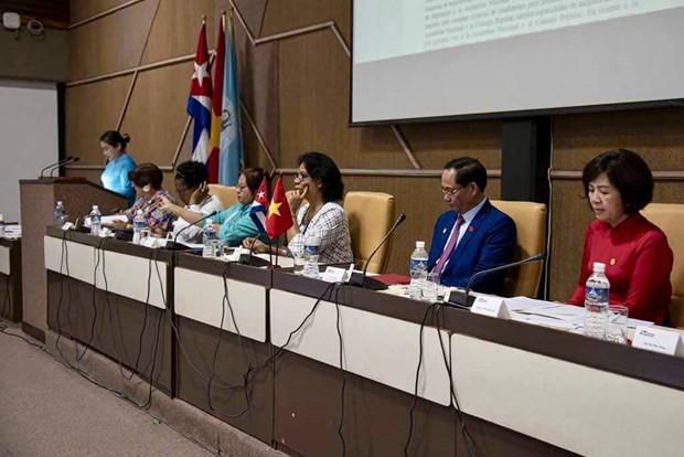 Lãnh đạo hai nước chủ trì Tọa đàm “Vai trò của phụ nữ trong đời sống chính trị, kinh tế-xã hội của đất nước” (Ảnh: Mai Phương/PV TTXVN tại La Habana)