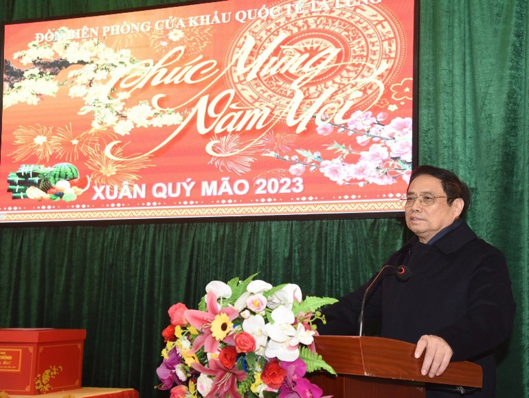 [Ảnh] Thủ tướng Phạm Minh Chính thăm, động viên và chúc Tết cán bộ, chiến sĩ Đồn Biên phòng Tà Lùng ảnh 8