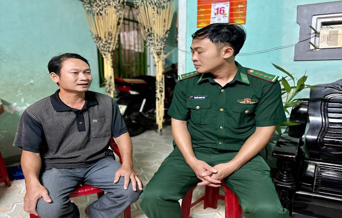 Anh Nguyễn Ngọc Nhật, anh ruột ngư dân Nguyễn Ngọc Pháp thay mặt gia đình cảm ơn sự hỗ trợ của ngành chức năng tìm kiếm người thân mất tích.