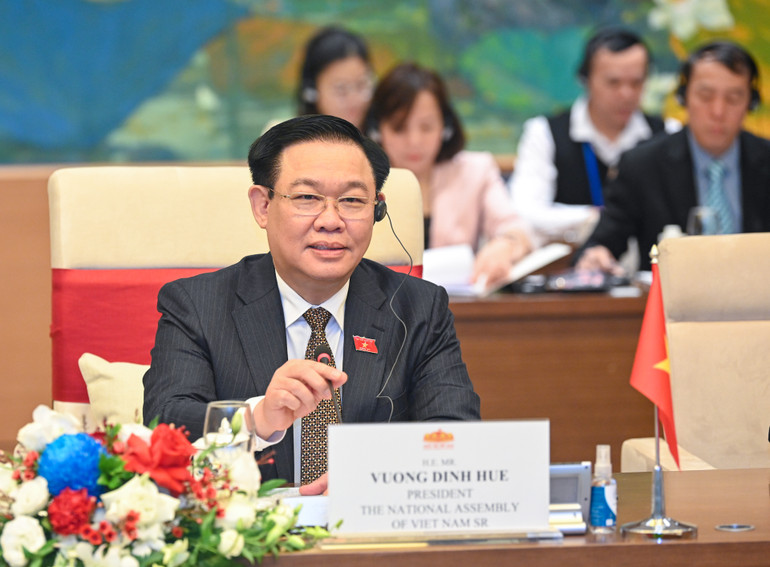 Chủ tịch Quốc hội Vương Đình Huệ phát biểu tại buổi hội đàm.