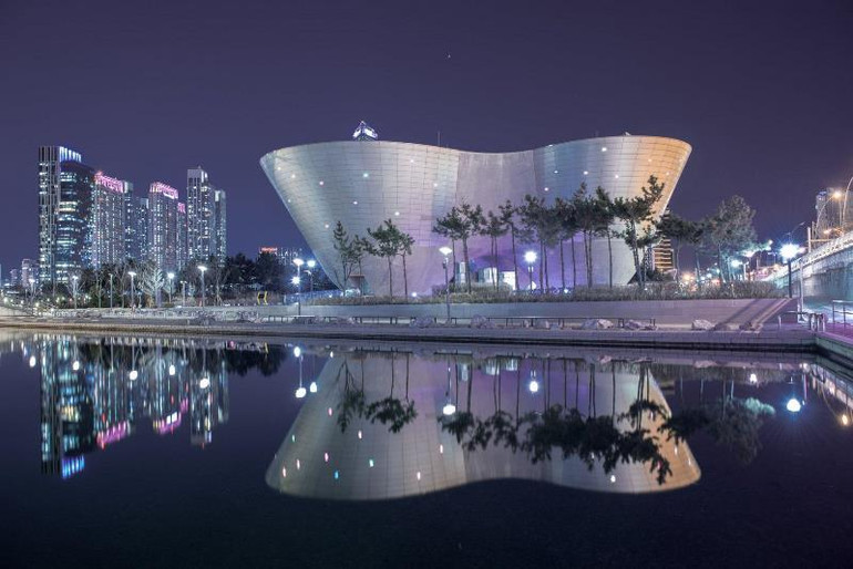 Tri-Bowl, Songdo Central park, Incheon. (Ảnh: Tổng cục Du lịch Hàn Quốc)