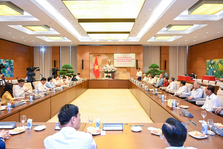 Quang cảnh cuộc gặp mặt tại Nhà Quốc hội.