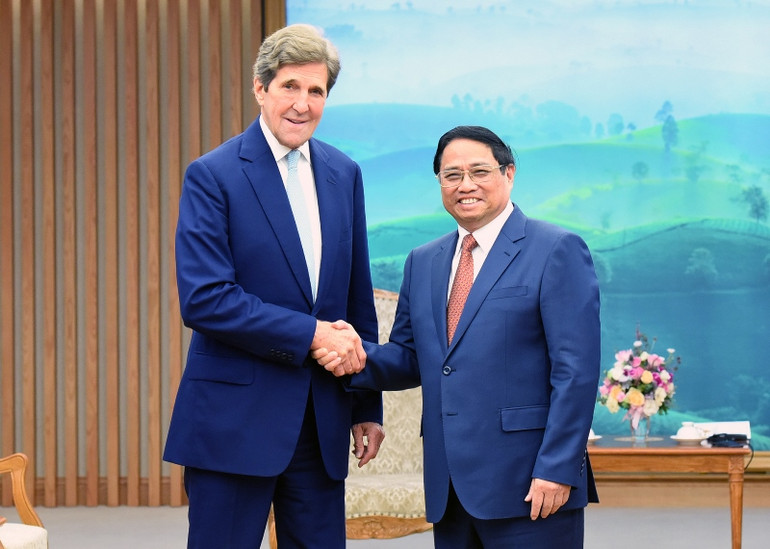 Thủ tướng Phạm Minh Chính tiếp Đặc phái viên của Tổng thống Hoa Kỳ về khí hậu John Kerry.