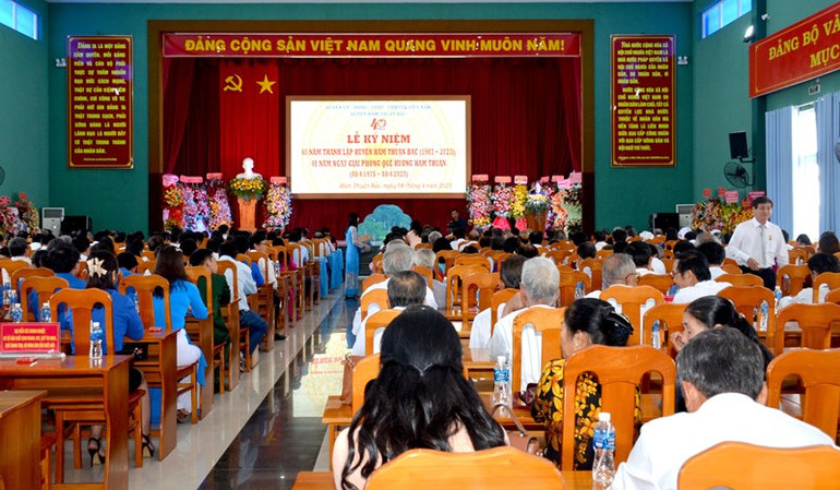 Quang cảnh buổi Lễ kỷ niệm 40 năm thành lập huyện Hàm Thuận Bắc, Bình Thuận.