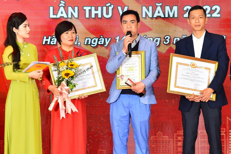 [Ảnh] Hà Nội vinh danh những tác phẩm báo chí xuất sắc về xây dựng Đảng và hệ thống chính trị ảnh 11