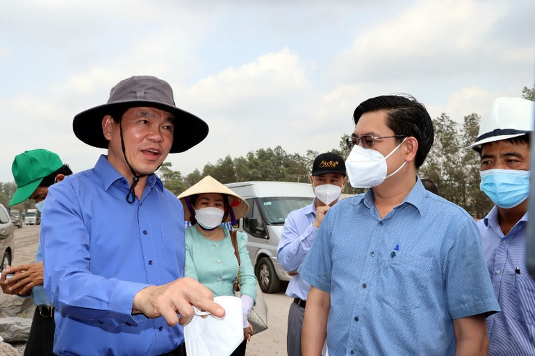 Thị sát khu vực khai thác, kinh doanh khoáng sản sát sông Buông vào chiều 30/3, Bí thư Tỉnh ủy Đồng Nai Nguyễn Hồng Lĩnh đề nghị xử lý nghiêm các doanh nghiệp vi phạm, trả lại sự trong lành cho dòng sông Buông.