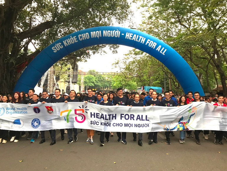 Các đại biểu cùng đông đảo học sinh, sinh viên và người dân trên địa bàn Hà Nội hưởng ứng đi bộ vì sức khỏe người dân. Các đại biểu cùng đông đảo học sinh, sinh viên và người dân trên địa bàn Hà Nội hưởng ứng đi bộ vì sức khỏe người dân.