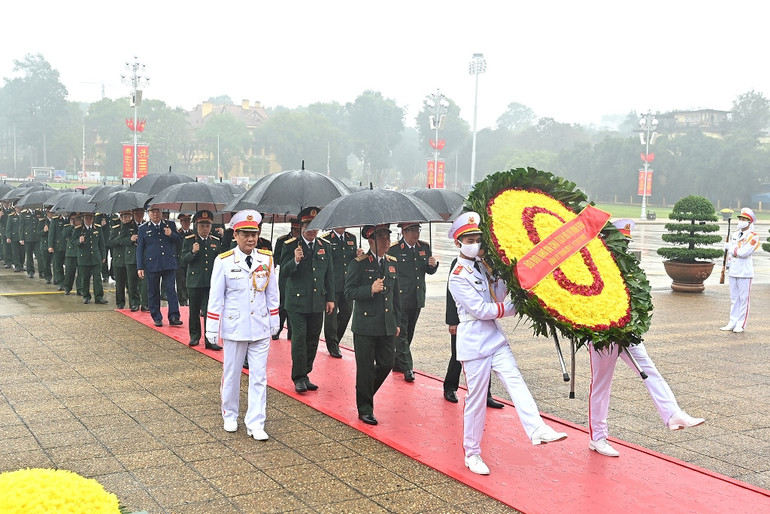 [Ảnh] Lãnh đạo Đảng, Nhà nước vào Lăng viếng Chủ tịch Hồ Chí Minh ảnh 5