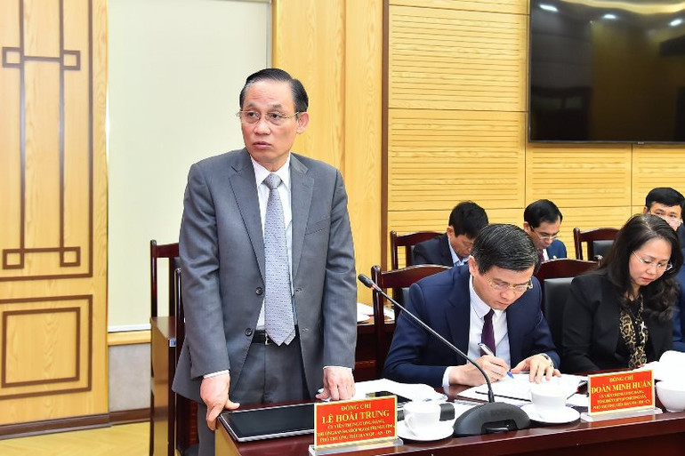 Đồng chí Lê Hoài Trung, Ủy viên Trung ương Đảng, Trưởng Ban Đối ngoại Trung ương phát biểu tại buổi làm việc.