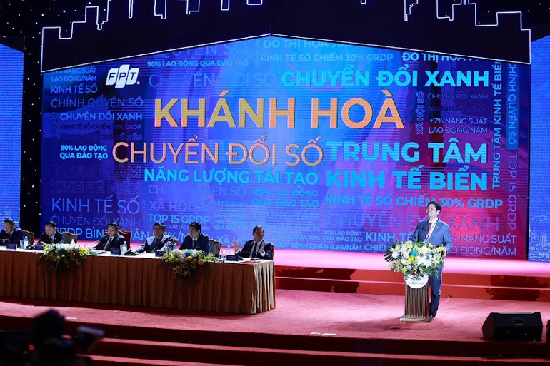 Tại Hội nghị Công bố quy hoạch và Xúc tiến đầu tư tỉnh Khánh Hòa năm 2023, Chủ tịch Tập đoàn FPT Trương Gia Bình tin tưởng, tổ hợp công nghệ số sẽ mang lại hạnh phúc cho lãnh đạo, người dân. (Ảnh: Dương Giang/TTXVN)