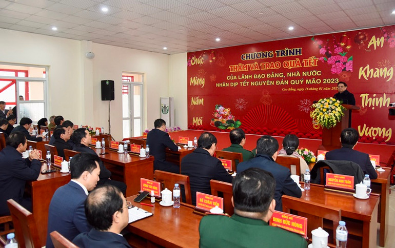 [Ảnh] Thủ tướng Phạm Minh Chính chúc Tết các đối tượng chính sách tỉnh Cao Bằng ảnh 3