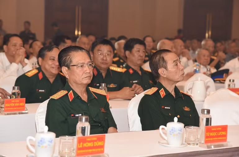 Các đại biểu tham dự buổi gặp mặt.