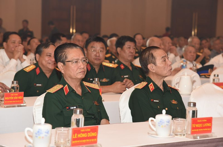 Các đại biểu tham dự buổi gặp mặt.