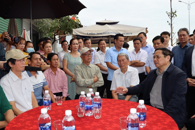 Thủ tướng Phạm Minh Chính thăm, chúc Tết người dân khu tái định cư Lộc An - Bình Sơn.