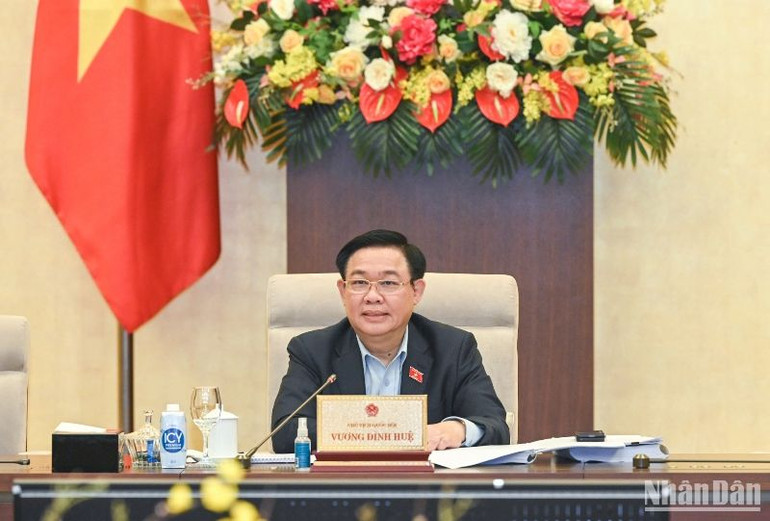 Chủ tịch Quốc hội Vương Đình Huệ phát biểu ý kiến về một số nội dung thảo luận tại phiên họp. (Ảnh: Duy Linh)