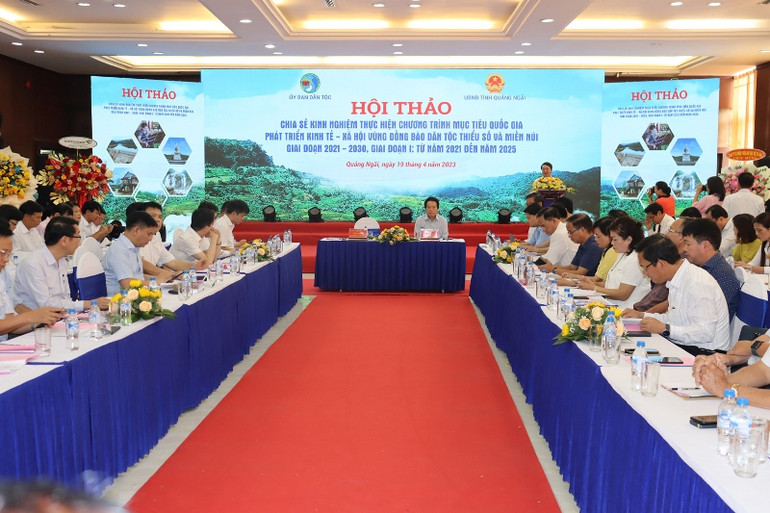 Quang cảnh hội thảo. Quang cảnh hội thảo.