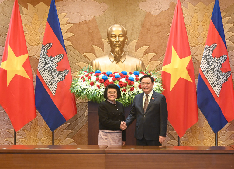 Chủ tịch Quốc hội hai nước tại buổi hội đàm.