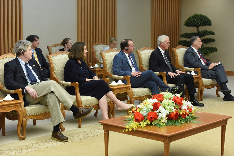 [Ảnh] Thủ tướng Phạm Minh Chính tiếp Thượng nghị sĩ Mike Crapo ảnh 6