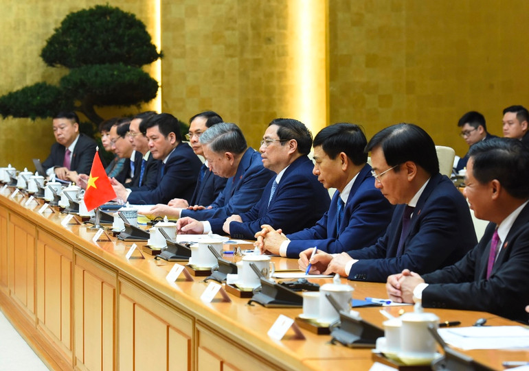 Thủ tướng Phạm Minh Chính và các thành viên Chính phủ Việt Nam hội đàm với Thủ tướng Vương quốc Campuchia Samdech Moha Bovor Thipadei Hun Manet.