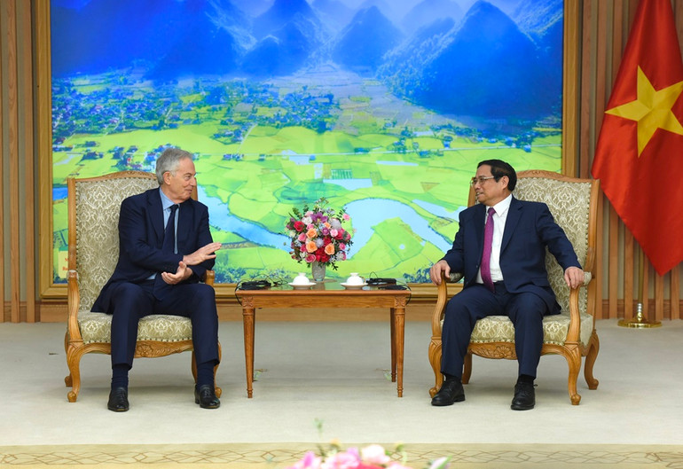 Thủ tướng Phạm Minh Chính và ông Tony Blair trao đổi về các vấn đề khu vực và quốc tế cùng quan tâm.