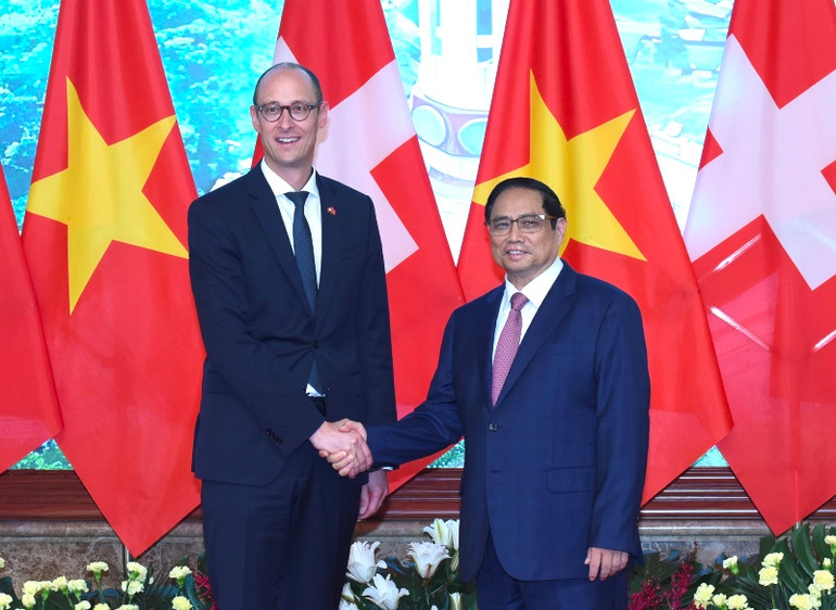 Thủ tướng Chính phủ Phạm Minh Chính và Chủ tịch Hội đồng Quốc gia (Hạ viện) Thụy Sĩ Martin Candinas.