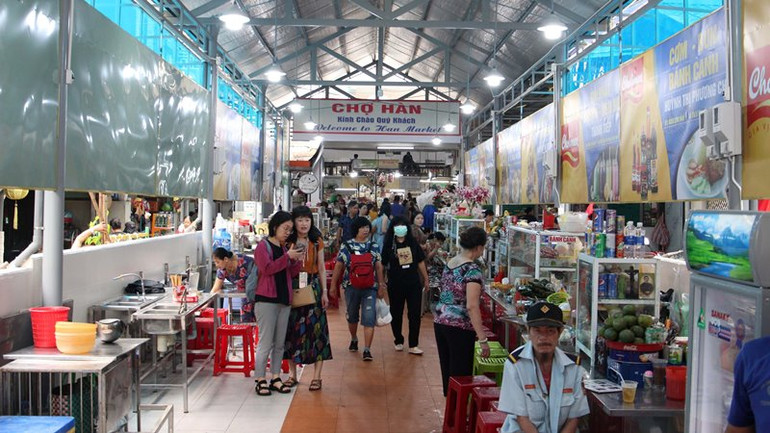 Khu ẩm thực mới sạch sẽ.