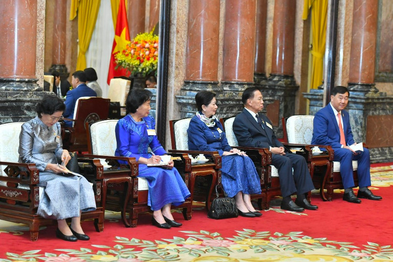 Các đại biểu Quốc hội Campuchia dự buổi tiếp.