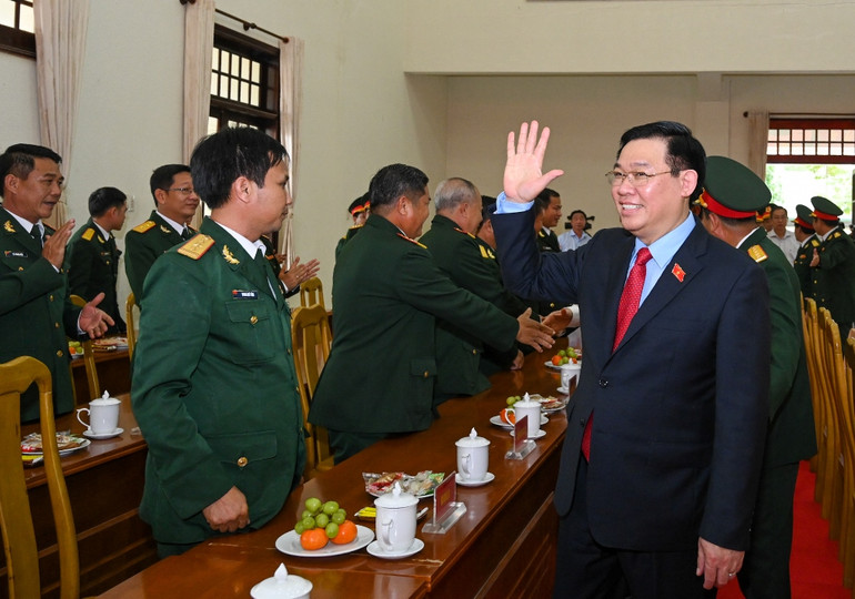 [Ảnh] Chủ tịch Quốc hội Vương Đình Huệ thăm, chúc Tết Bộ Chỉ huy quân sự tỉnh An Giang ảnh 3