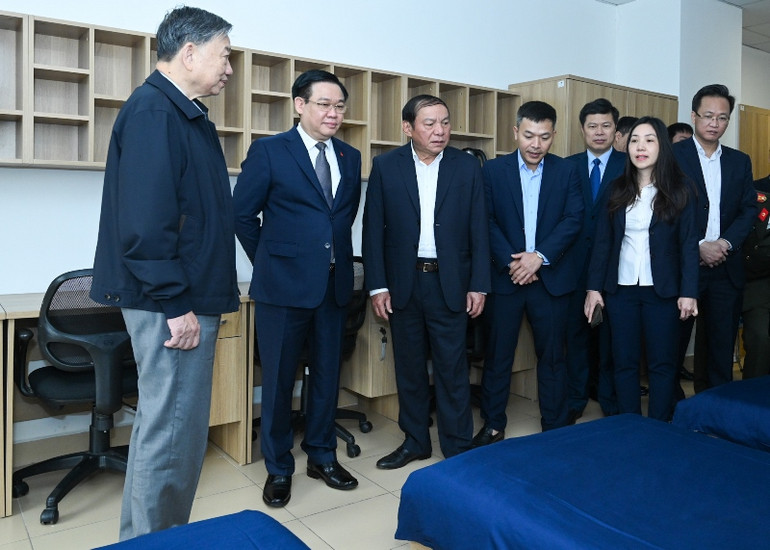 [Ảnh] Chủ tịch Quốc hội Vương Đình Huệ thăm Trung tâm đào tạo bóng đá trẻ PVF ảnh 5