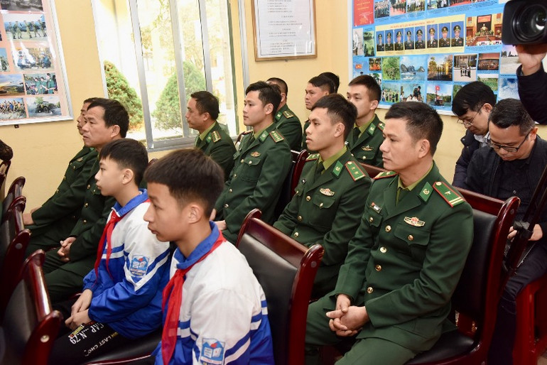 [Ảnh] Thủ tướng Phạm Minh Chính thăm, động viên và chúc Tết cán bộ, chiến sĩ Đồn Biên phòng Tà Lùng ảnh 7