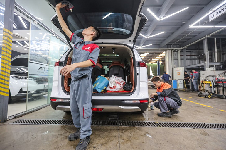 [Ảnh] Dân Hà Nội chi tiền triệu "làm đẹp" ô-tô đón tết Nguyên đán ảnh 10