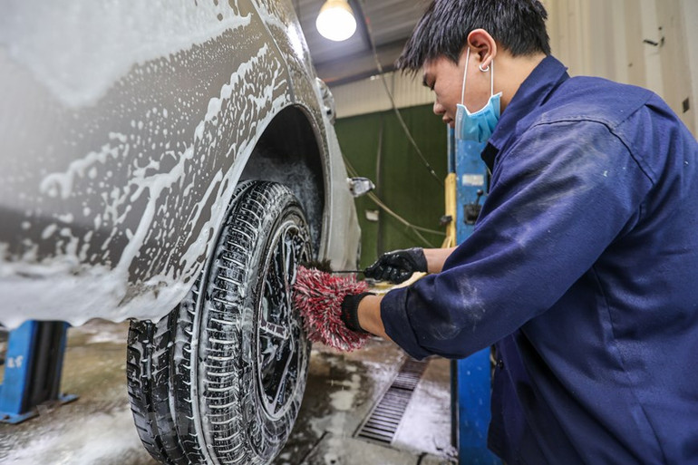 [Ảnh] Dân Hà Nội chi tiền triệu "làm đẹp" ô-tô đón tết Nguyên đán ảnh 14