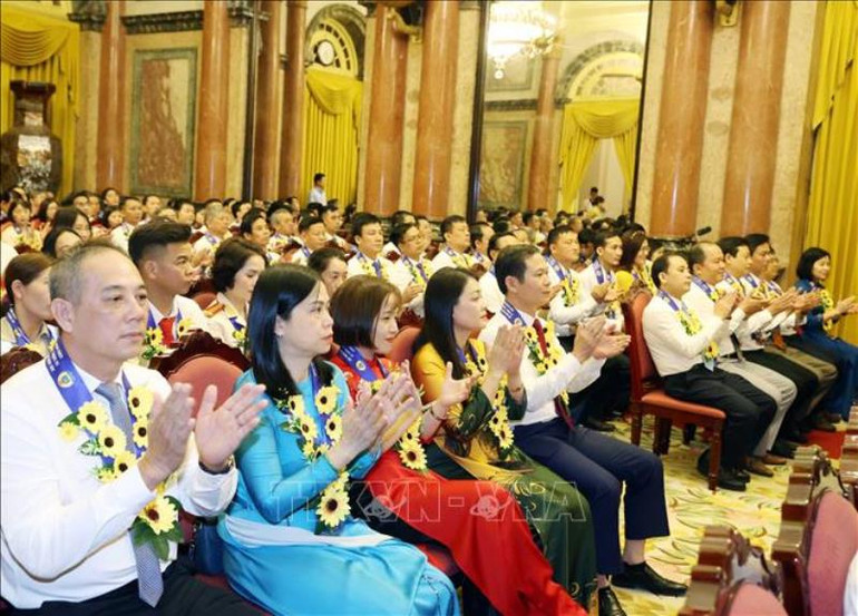 Các đại biểu tham dự buổi gặp. (Ảnh: TTXVN)