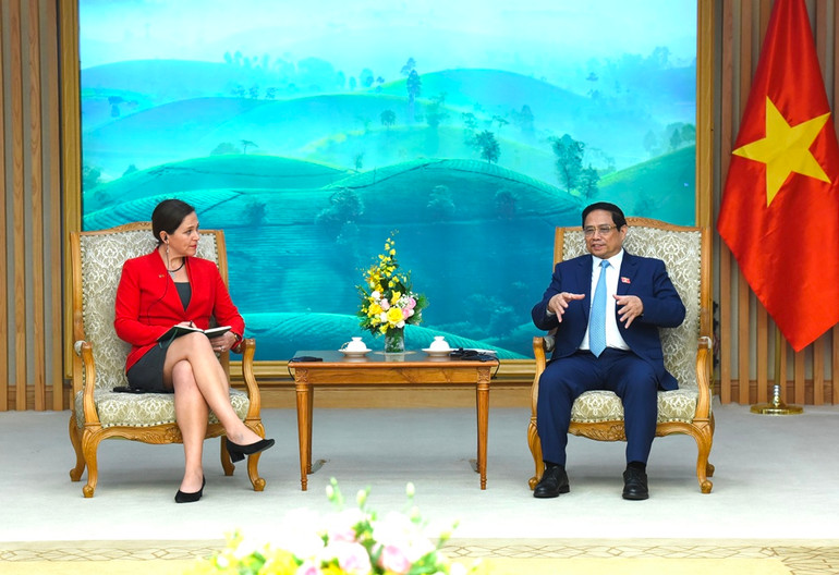 Thủ tướng Phạm Minh Chính tiếp Kinh tế trưởng Bộ Ngoại giao Hoa Kỳ, bà Emily Blanchard.