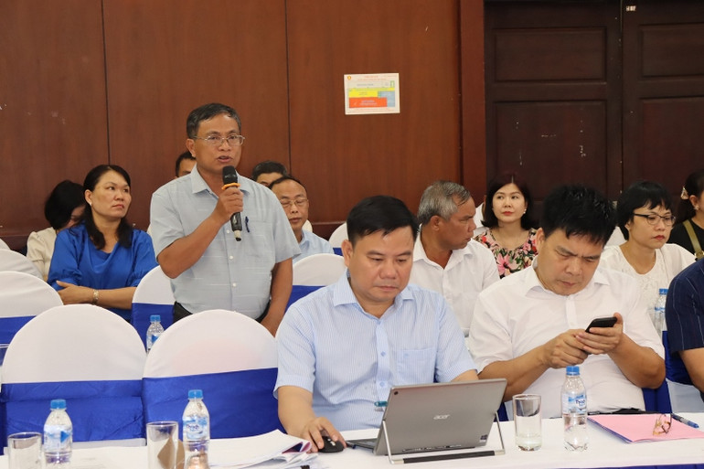 Đại biểu chia sẻ kinh nghiệm và nêu lên các vướng mắc quá trình thực hiện chương trình. Đại biểu chia sẻ kinh nghiệm và nêu lên các vướng mắc quá trình thực hiện chương trình.