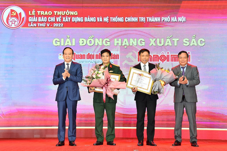 [Ảnh] Hà Nội vinh danh những tác phẩm báo chí xuất sắc về xây dựng Đảng và hệ thống chính trị ảnh 5