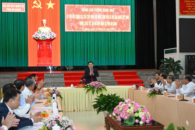 [Ảnh] Chủ tịch Quốc hội Vương Đình Huệ thăm, chúc Tết Bộ Chỉ huy quân sự tỉnh An Giang ảnh 5