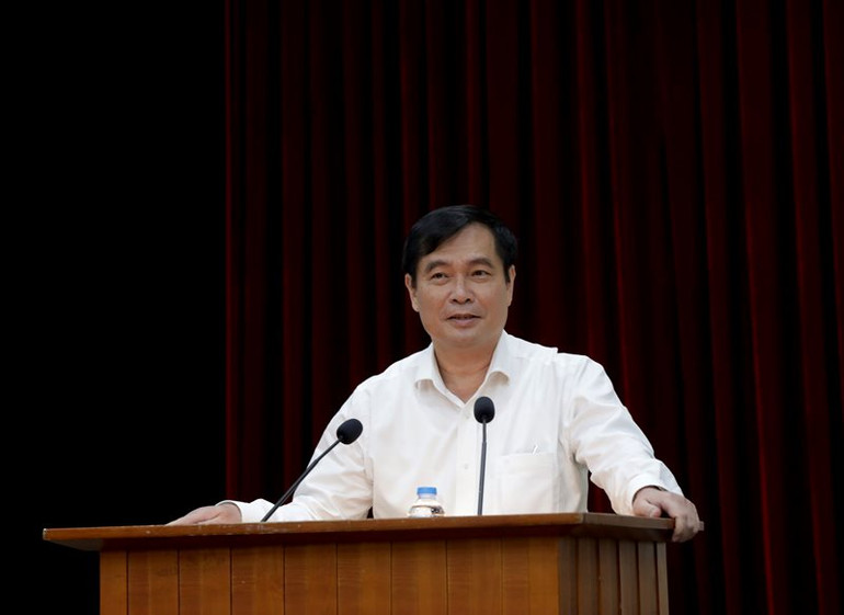 Đồng chí Phan Xuân Thủy, Phó Trưởng Ban Tuyên giáo Trung ương, định hướng công tác tuyên truyền.