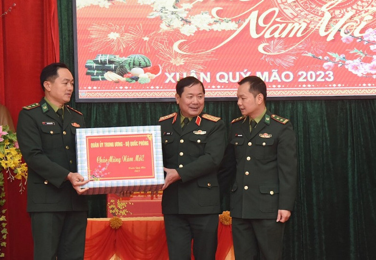 [Ảnh] Thủ tướng Phạm Minh Chính thăm, động viên và chúc Tết cán bộ, chiến sĩ Đồn Biên phòng Tà Lùng ảnh 11