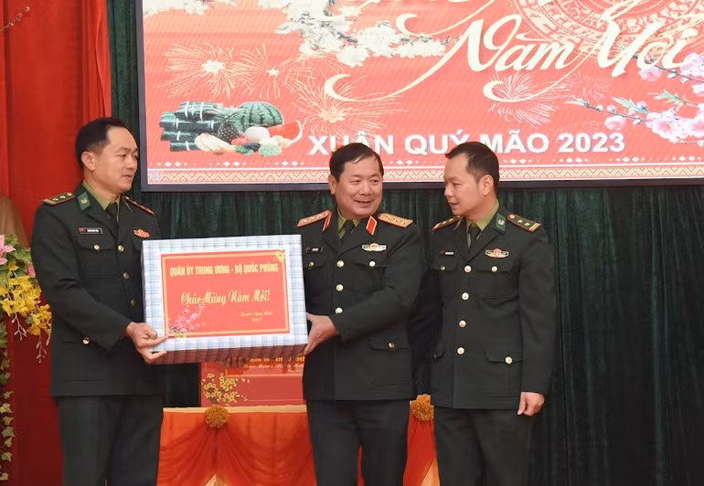 [Ảnh] Thủ tướng Phạm Minh Chính thăm, động viên và chúc Tết cán bộ, chiến sĩ Đồn Biên phòng Tà Lùng ảnh 11