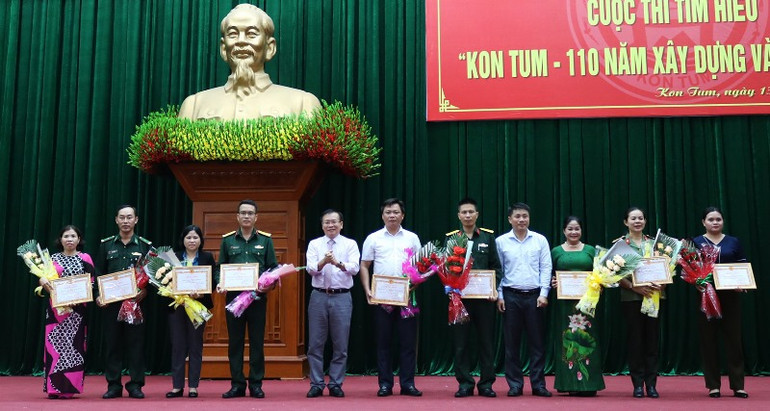 Các tập thể đạt giải Nhất, Nhì, Ba.