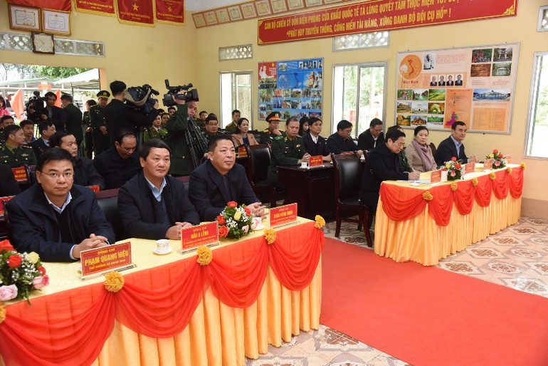 [Ảnh] Thủ tướng Phạm Minh Chính thăm, động viên và chúc Tết cán bộ, chiến sĩ Đồn Biên phòng Tà Lùng ảnh 6
