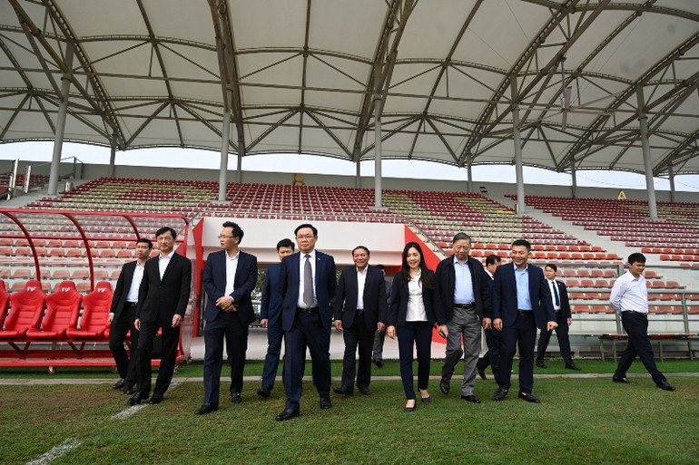 [Ảnh] Chủ tịch Quốc hội Vương Đình Huệ thăm Trung tâm đào tạo bóng đá trẻ PVF ảnh 6