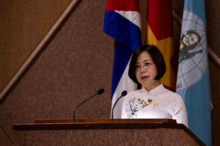 Tổng Giám đốc Thông tấn xã Việt Nam Vũ Việt Trang trình bày tham luận tại Tọa đàm “Vai trò của phụ nữ trong đời sống chính trị, kinh tế-xã hội của đất nước”. (Ảnh: Mai Phương/TTXVN tại La Habana)