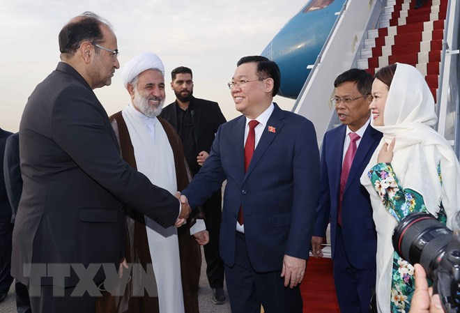 Lễ đón Chủ tịch Quốc hội Vương Đình Huệ tại Sân bay Mehrabad, thủ đô Tehran. (Ảnh: Doãn Tấn/TTXVN)