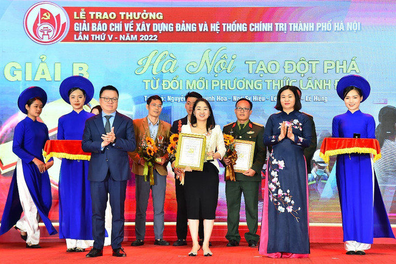[Ảnh] Hà Nội vinh danh những tác phẩm báo chí xuất sắc về xây dựng Đảng và hệ thống chính trị ảnh 8